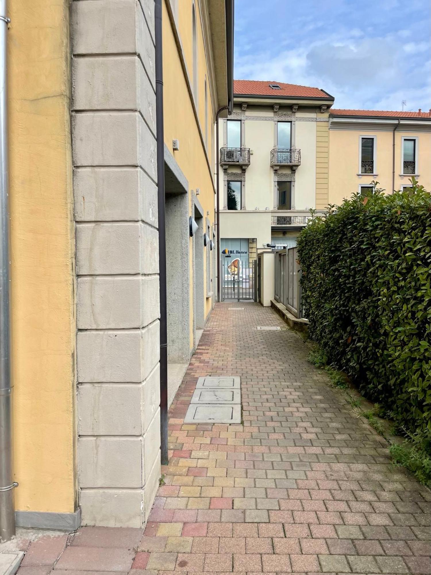 Luxury Four-Room Apartment In Monza Centro - 2 Min Walk To Train Station Eksteriør billede